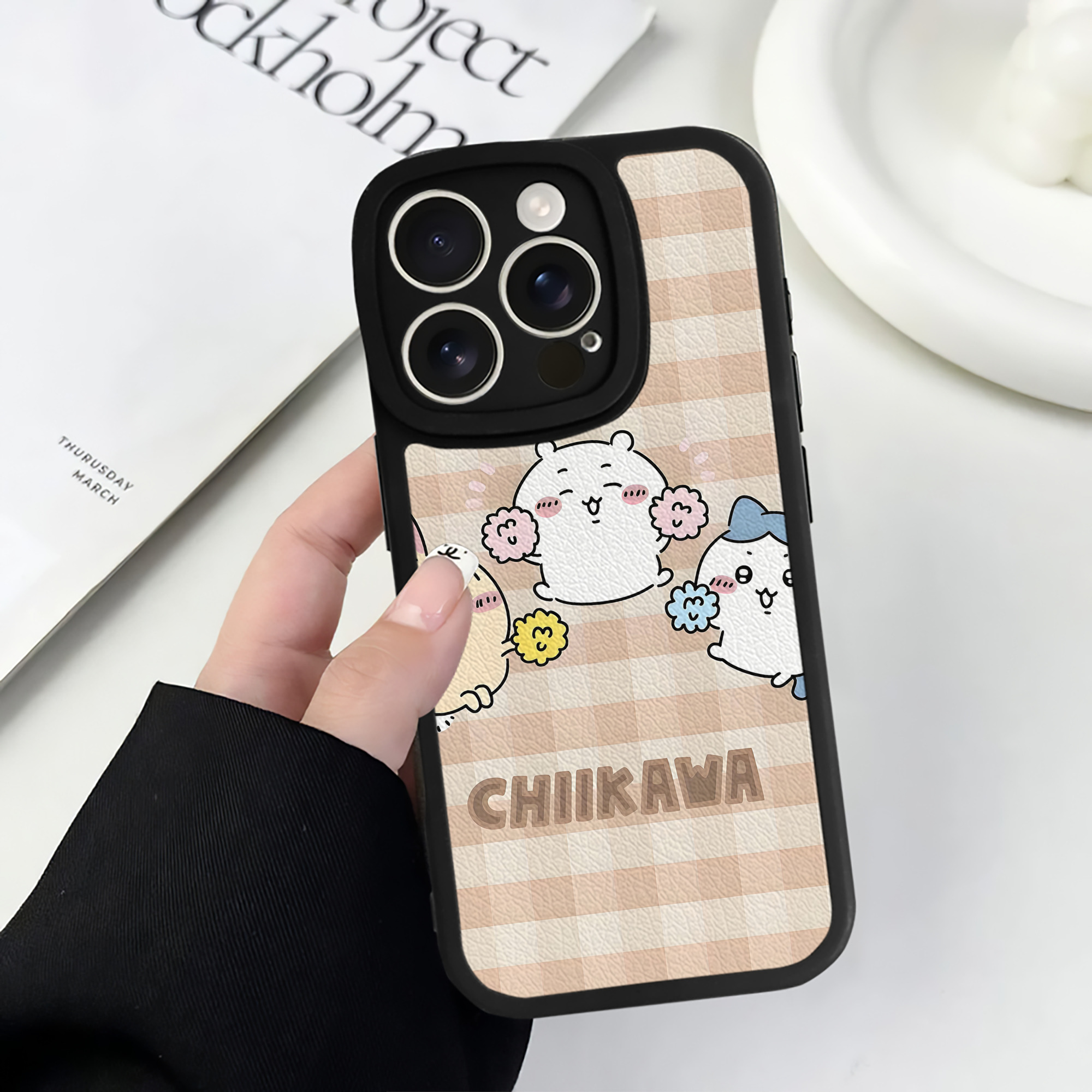 （画像用） ちいかわ Chii-kawa 【iPhone 16シリーズ対応】シリコンスマホケース（レザー調） 材質：シリコン